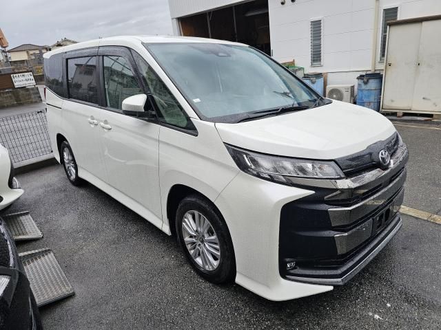 TOYOTA VOXY 2023