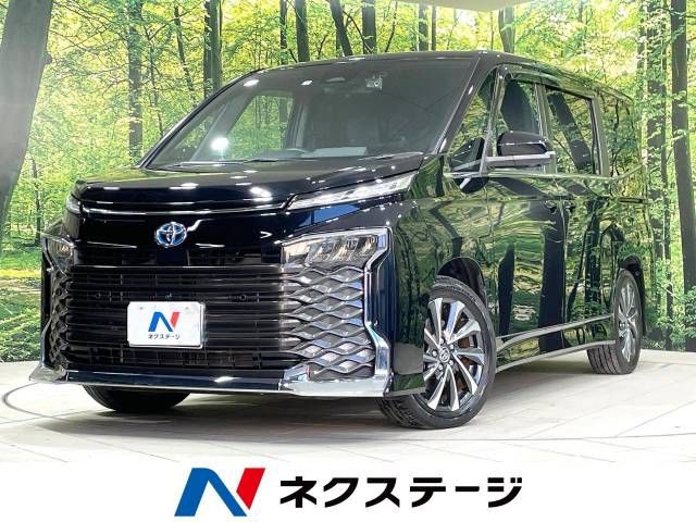 TOYOTA VOXY HYBRID 2022