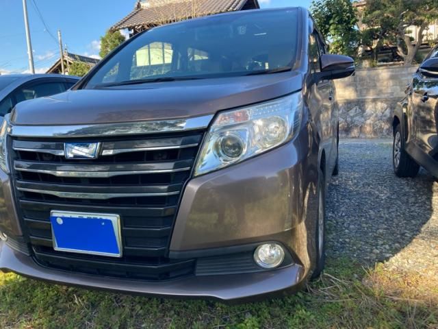 TOYOTA NOAH HYBRID 2014