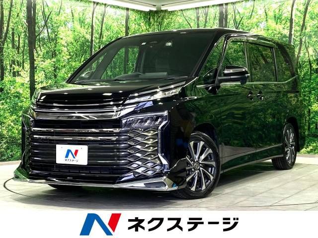 TOYOTA VOXY HYBRID 2022