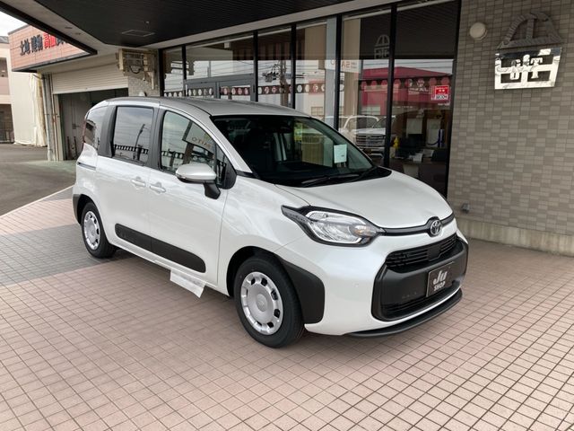 TOYOTA SIENTA HYBRID 2024