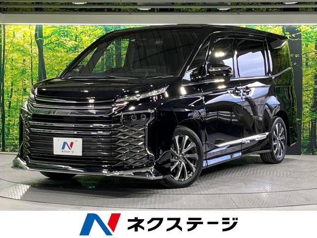 TOYOTA VOXY HYBRID 2022