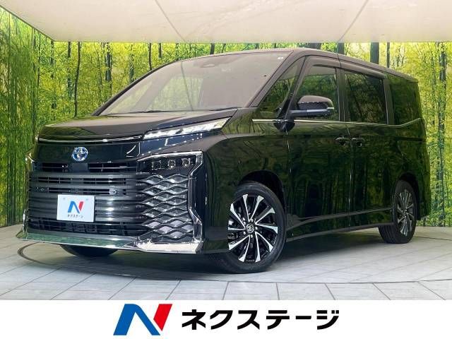 TOYOTA VOXY HYBRID 2022