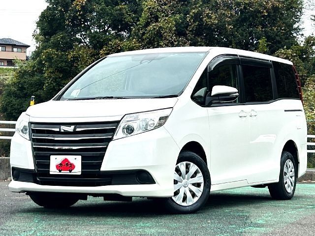 TOYOTA NOAH 4WD 2017