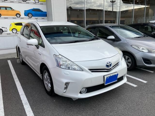 TOYOTA PRIUS ALPHA 2014