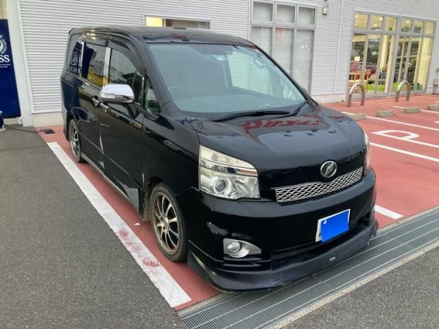 TOYOTA VOXY 2012