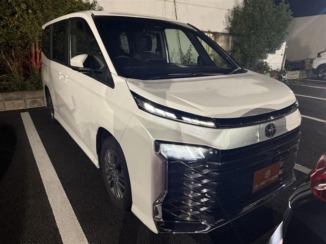 TOYOTA VOXY 2023