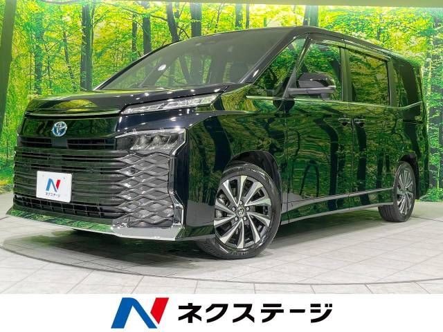 TOYOTA VOXY HYBRID 2022