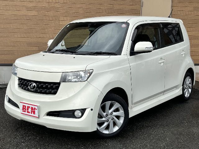 TOYOTA bB 2010