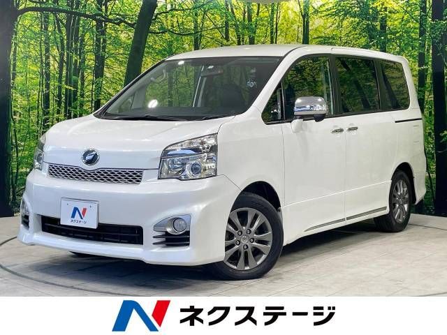 TOYOTA VOXY 2013