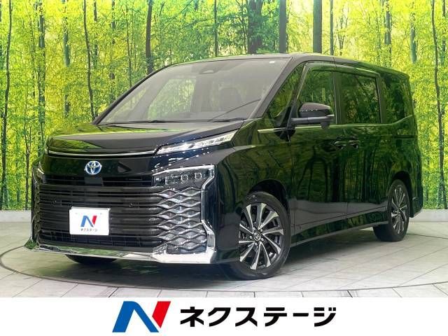 TOYOTA VOXY HYBRID 2022