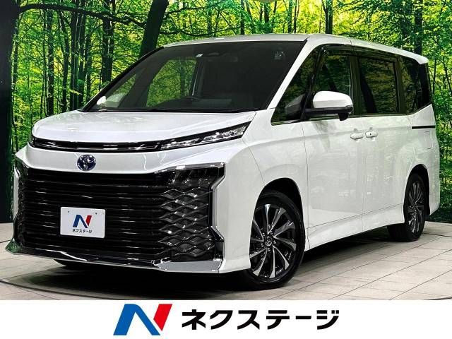 TOYOTA VOXY HYBRID 2023