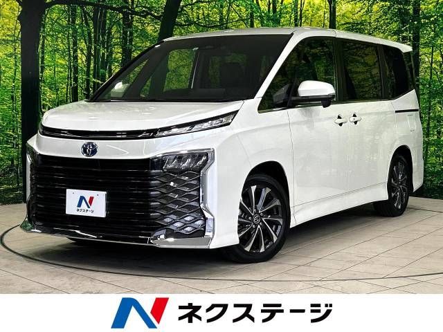 TOYOTA VOXY HYBRID 2022