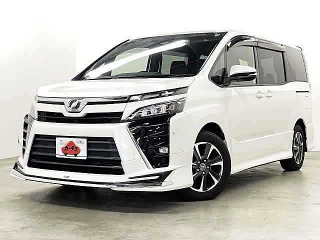 TOYOTA VOXY 2017