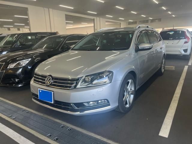 VOLKSWAGEN PASSAT VARIANT 2011