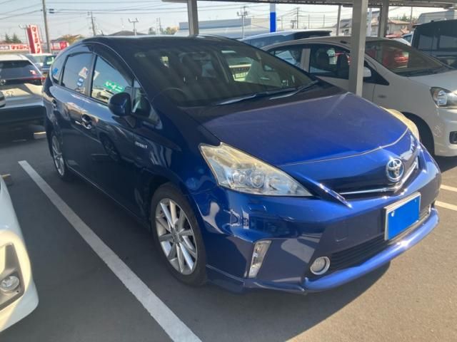 TOYOTA PRIUS ALPHA 2013