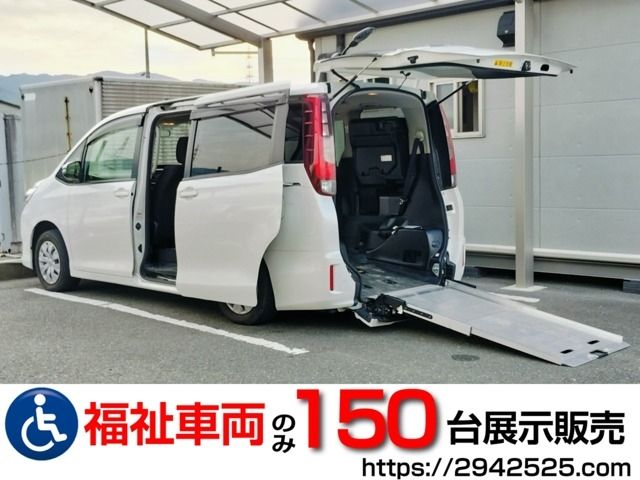 TOYOTA NOAH 2015