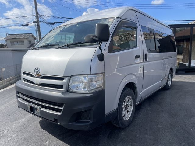 TOYOTA HIACE COMMUTER 2011