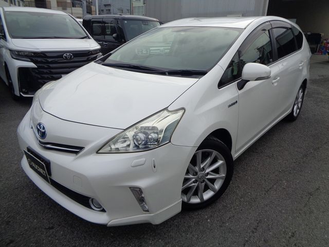 TOYOTA PRIUS ALPHA 2013