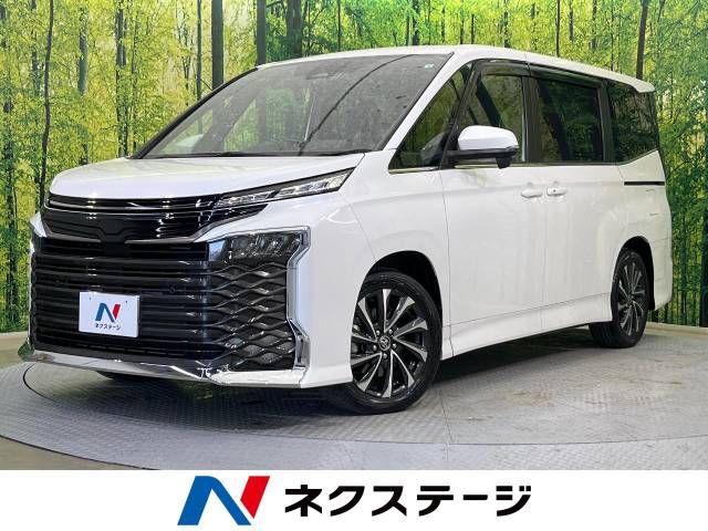 TOYOTA VOXY HYBRID 2022