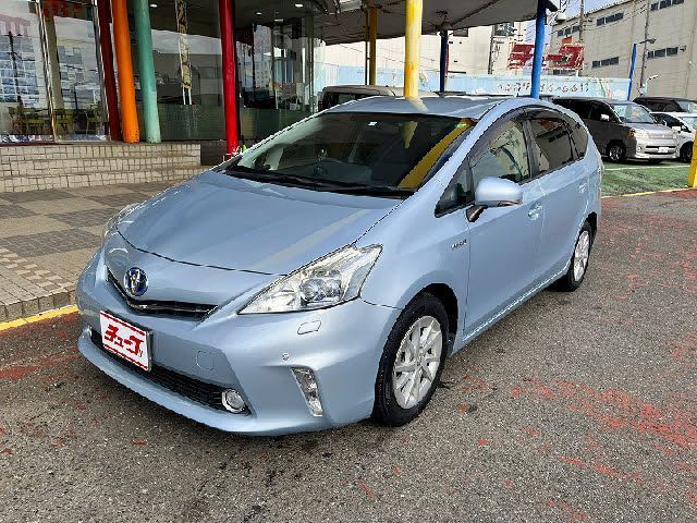 TOYOTA PRIUS ALPHA 2011