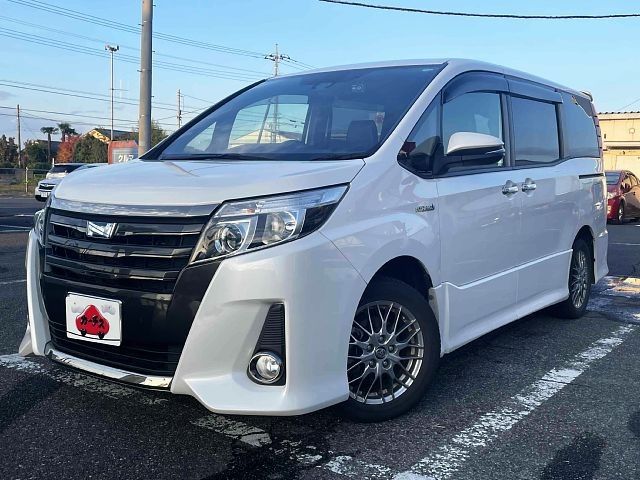 TOYOTA NOAH HYBRID 2017