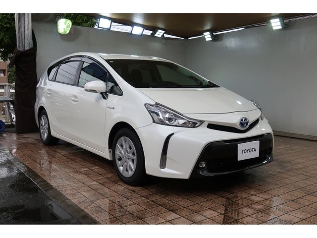 TOYOTA PRIUS ALPHA 2015