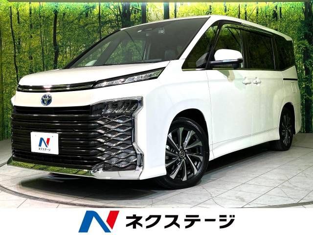 TOYOTA VOXY HYBRID 2022