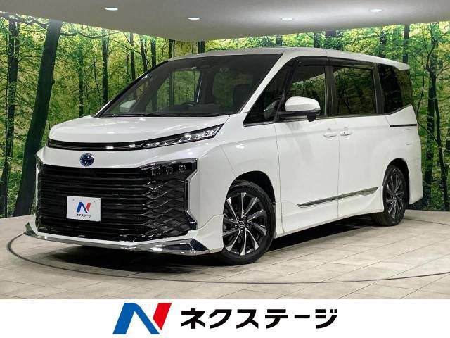 TOYOTA VOXY HYBRID 2022