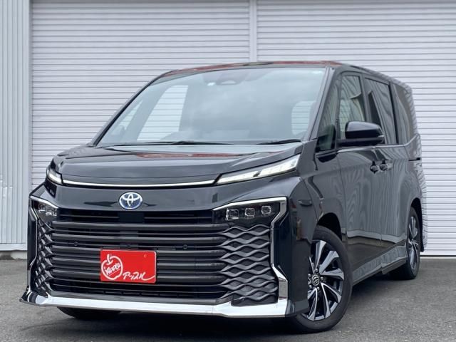 TOYOTA VOXY HYBRID 2023