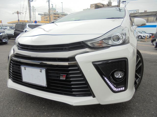 TOYOTA PRIUS ALPHA 2018