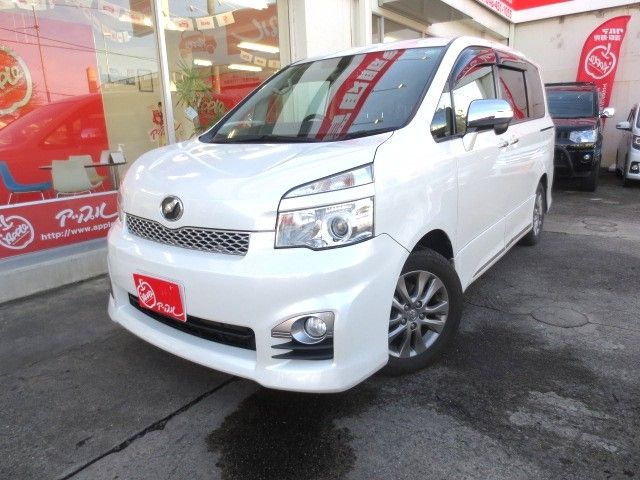 TOYOTA VOXY 2012