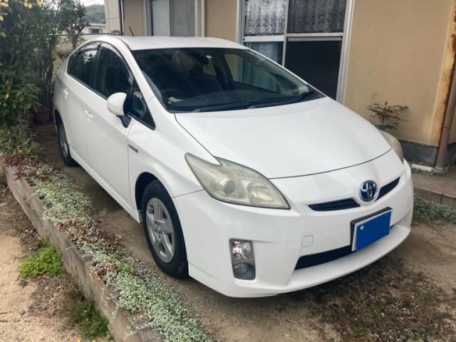 TOYOTA PRIUS 2011