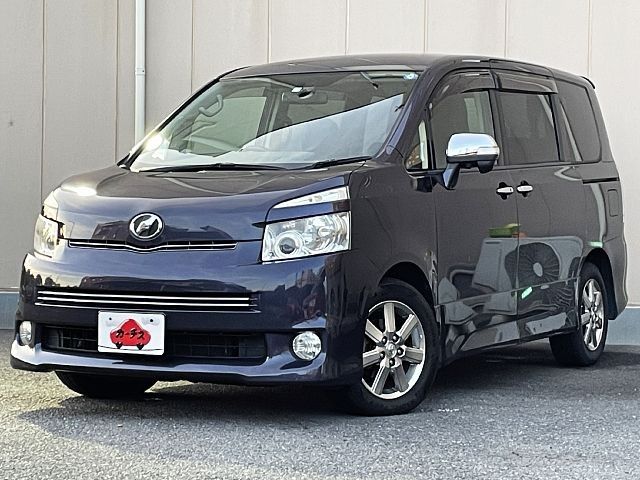 TOYOTA VOXY 2010