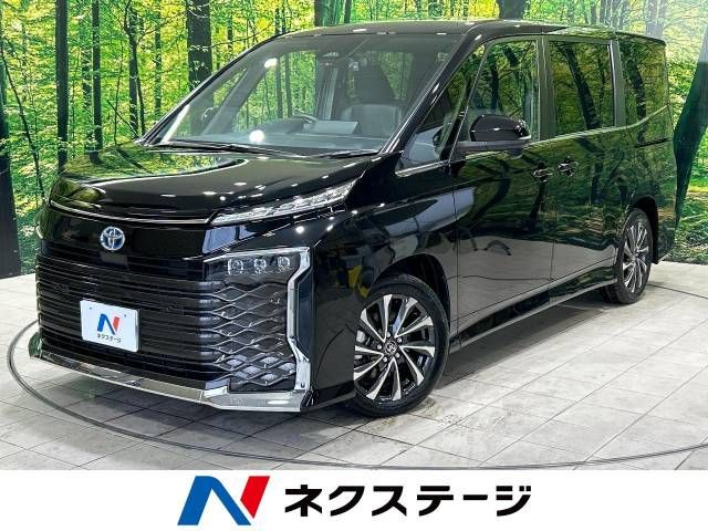 TOYOTA VOXY HYBRID 2023