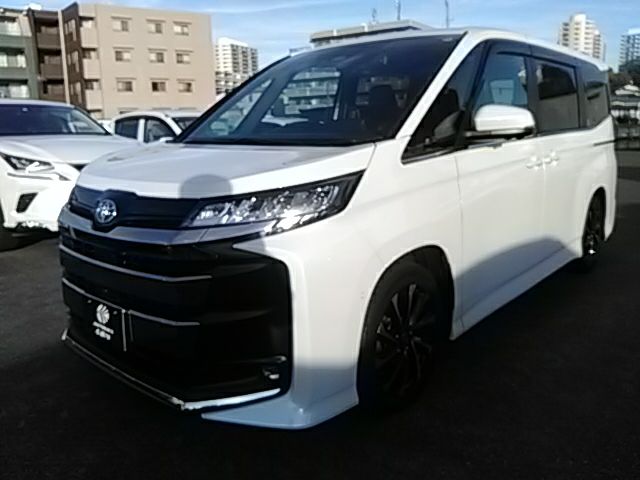 TOYOTA NOAH HYBRID 2023