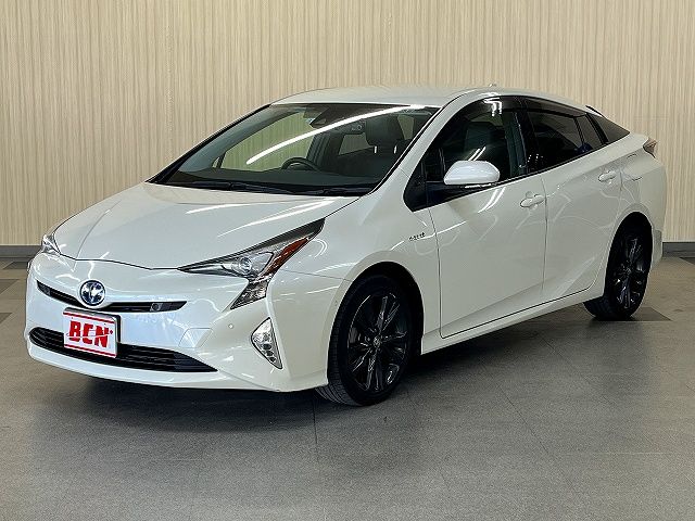 TOYOTA PRIUS 2018