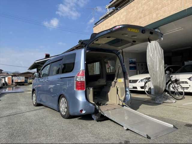 TOYOTA NOAH 2008