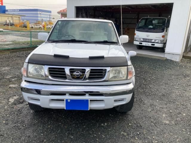 NISSAN DATSUN 4WD 2001