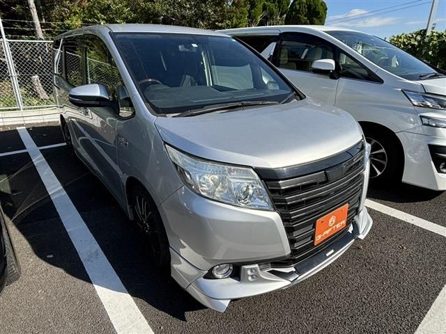 TOYOTA NOAH HYBRID 2014