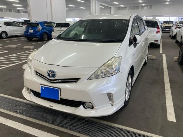 TOYOTA PRIUS ALPHA 2013