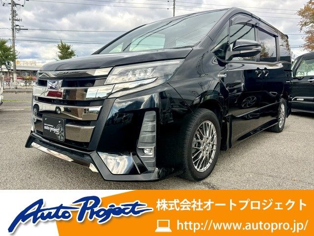 TOYOTA NOAH HYBRID 2017