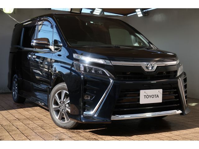 TOYOTA VOXY 2021