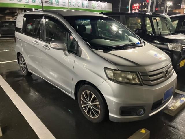 HONDA FREED Spike 2011