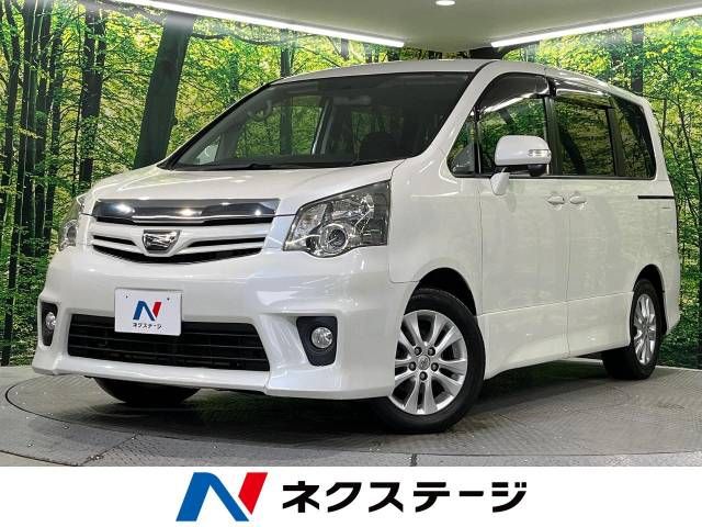 TOYOTA NOAH 2010