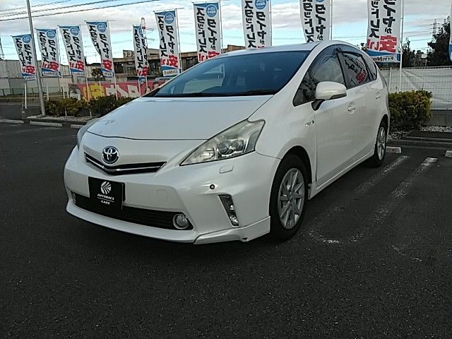 TOYOTA PRIUS ALPHA 2011