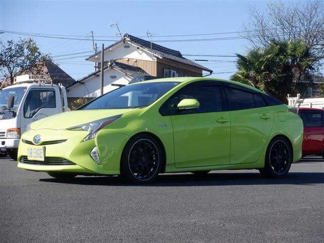 TOYOTA PRIUS 2015