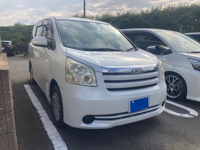 TOYOTA NOAH 2009