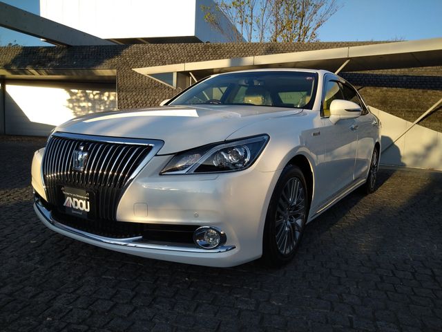 TOYOTA CROWN MAJESTA HYBRID 2014