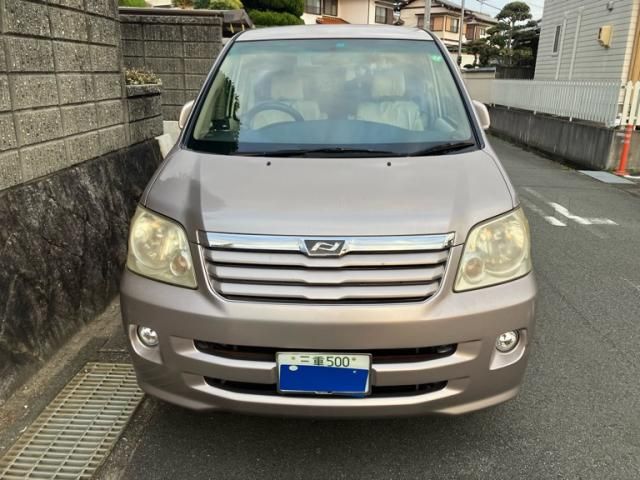 TOYOTA NOAH 2002